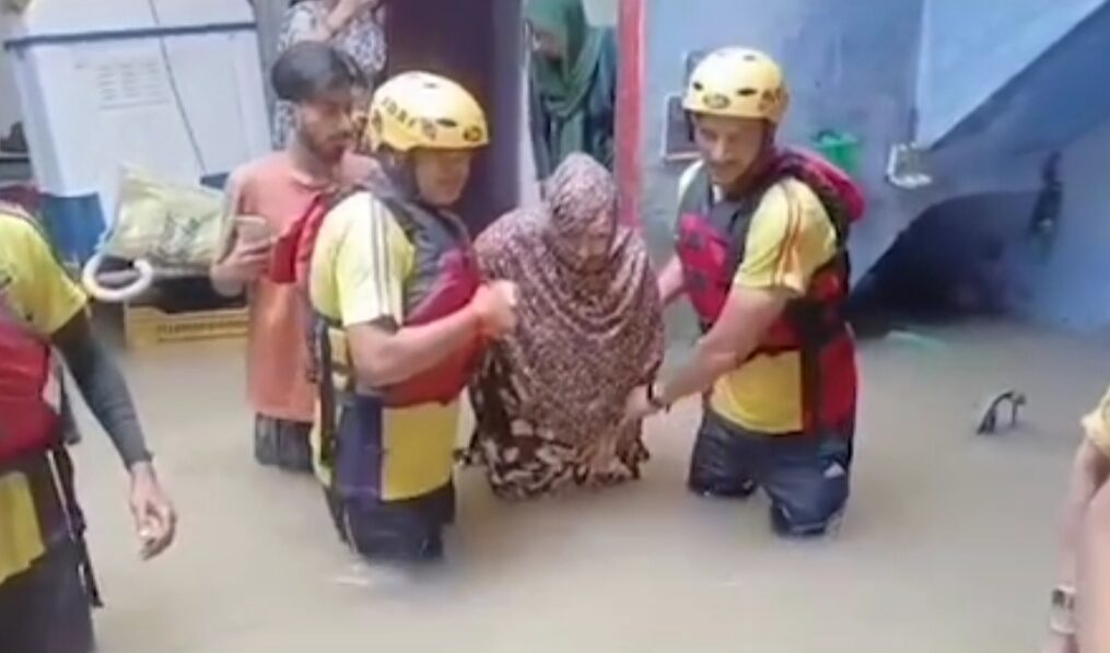 SDRF to the rescue! Officials save pregnant woman in labour pain trapped in flooded area in northern India