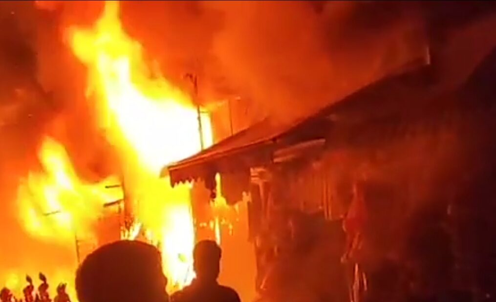 Massive fire breaks out at shopping complex in southern India
